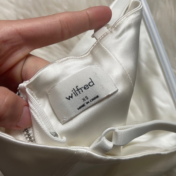 💙Buy 1 get 1 free💙 Wilfred Lovefest Satin Bustier Top White XS - Picture 5 of 7